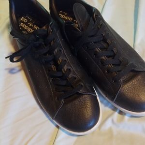 Black and white stab smiths